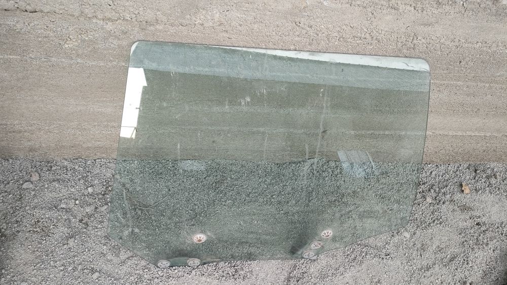 Стекло на subaru forester sf5