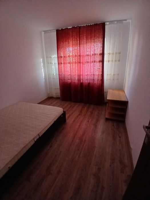 Inchiriez apartament Valea Rosie