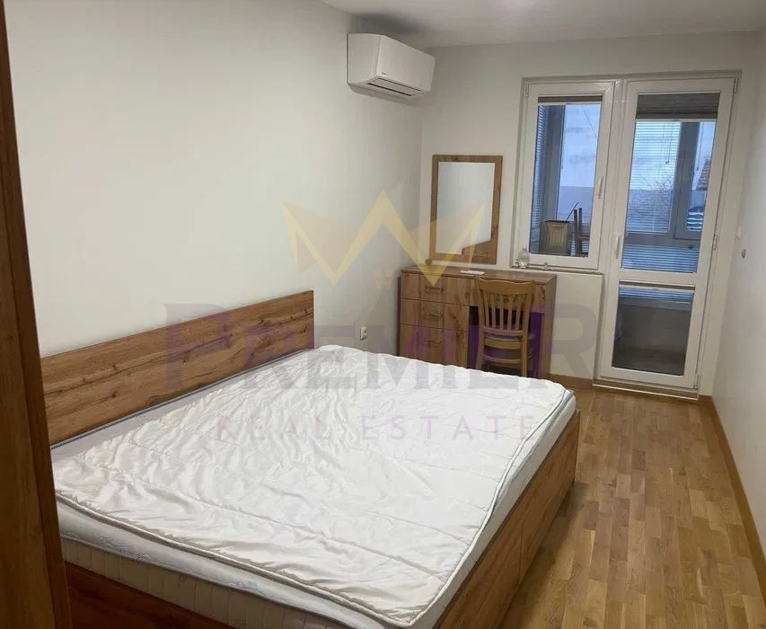 Дава се под наем Тристаен апартамент в Варна, Цветен квартал - 82 кв.м за 612 € - Снимка #2