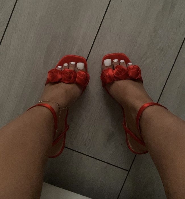 Pantofi cu toc rosii