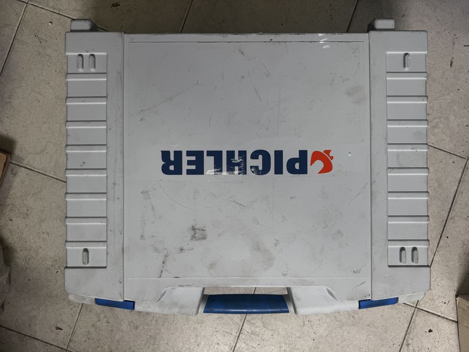 Професионална машина за вадене на дюзи с хидравлика Pichler за двигател IVECO 3.0/2.3