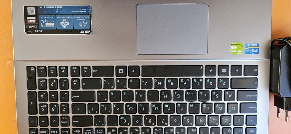 Лаптоп Asos HDMI