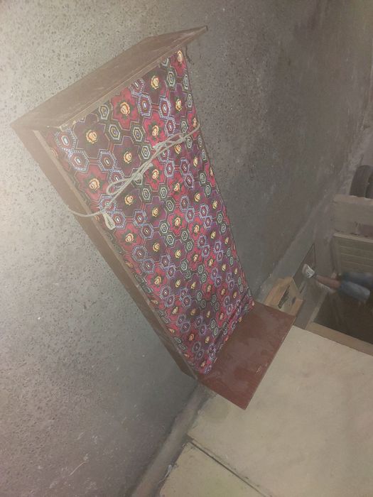 Кравати 2 шт. Бу. 400000 за две. С матрасом.