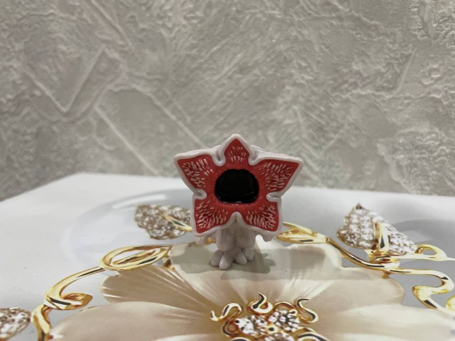 Киндер фигурки очень странные дела