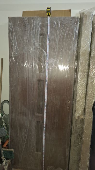 Vand cinci usi de apartament