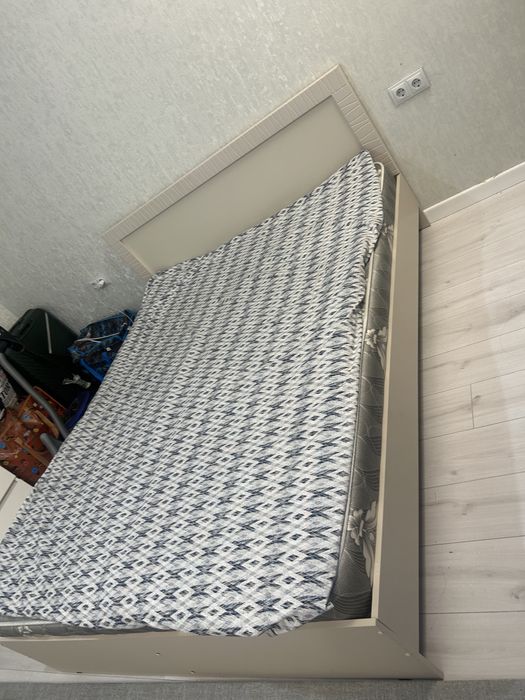 Продается двухспальная кровать самовывоз