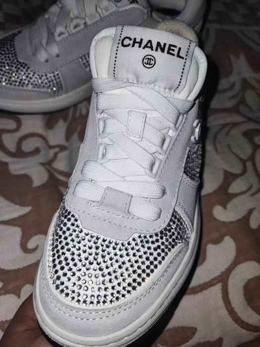 Кроссовки стильные