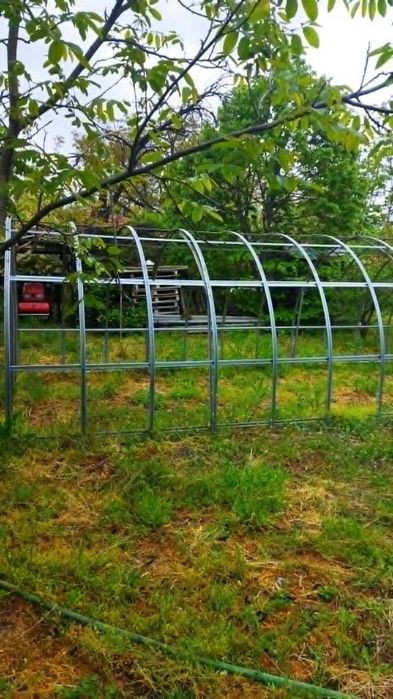 Продавам оранжерия Висока 2.10 м Широка 3м Дълга 6м