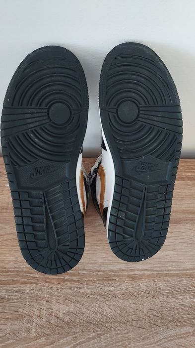 Jordan 1 Mid, Metalic Gold