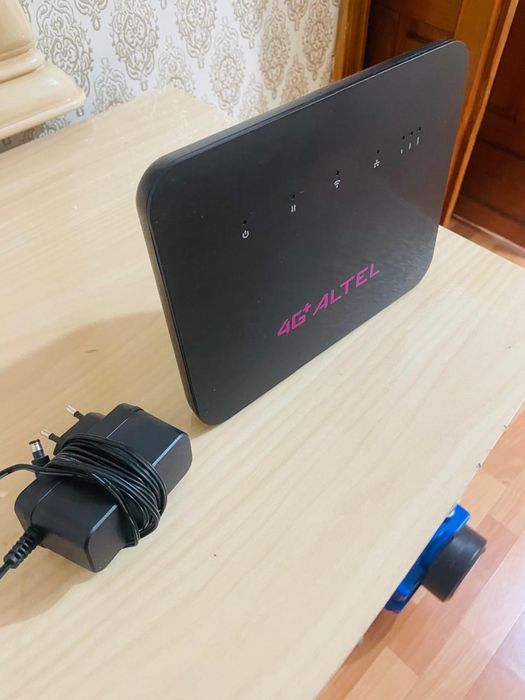 Продаю шкаф, тумбочку, кровать.