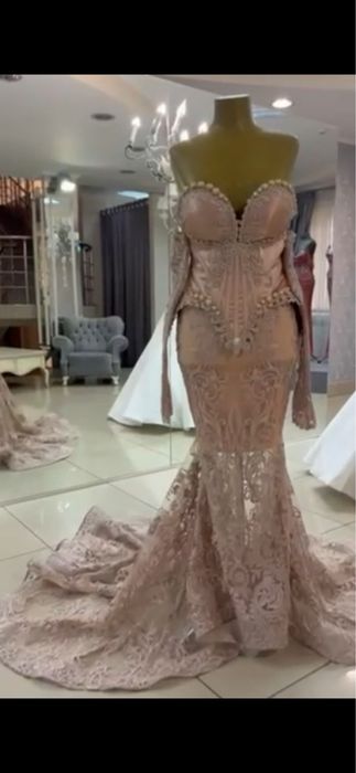 Vand rochie pentru evenimente