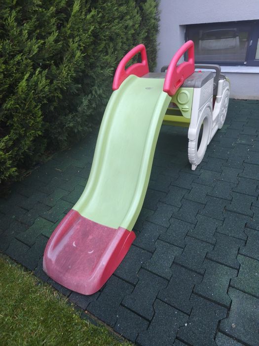 Vând mașinuța tobogan Smoby