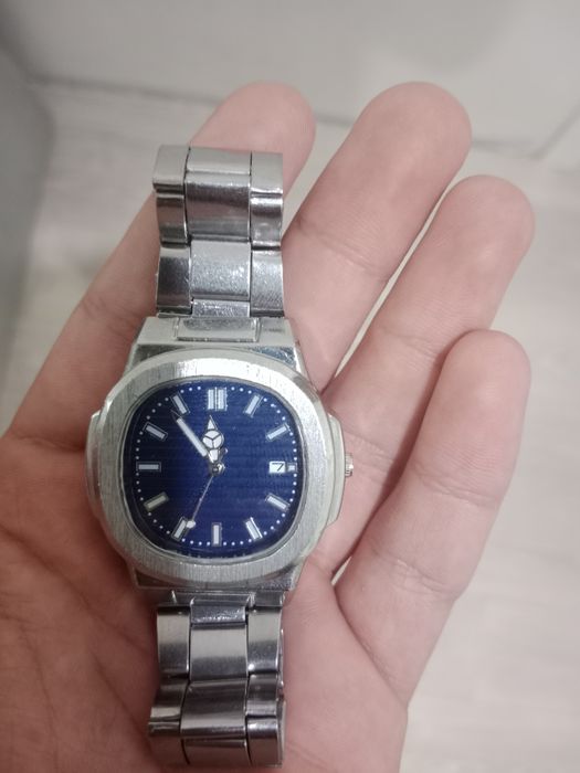 Продам часы  красивые