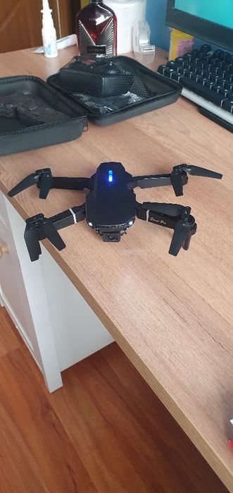 Dronă 4K Profesionala E88 cadou copii

vlogging noua