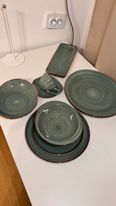 Продам сервиз посуды на 6 человек срочно