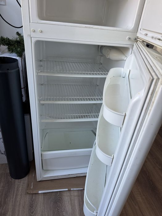 Хладилник с фризер