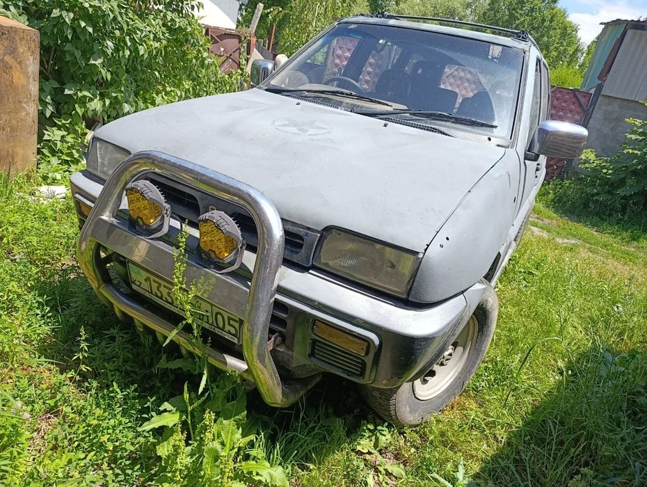 Продаю авто Нисан Местрал