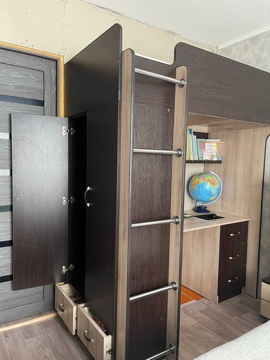 Кровать двухъярусная