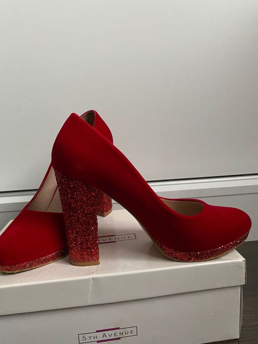 Pantof roșu catifea