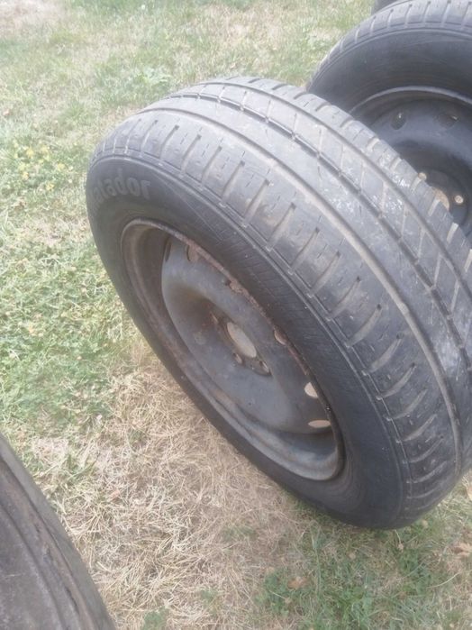 De vanzare set patru roti dacia logan