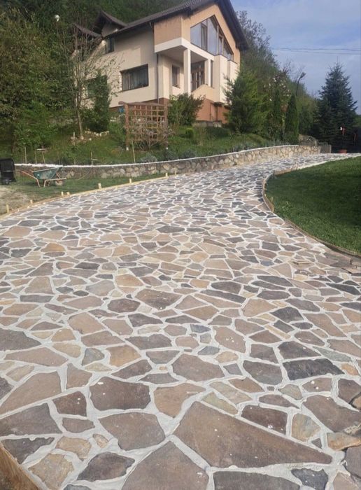 Piatra naturală pentru pavaj – frumoasă și rezistentă!