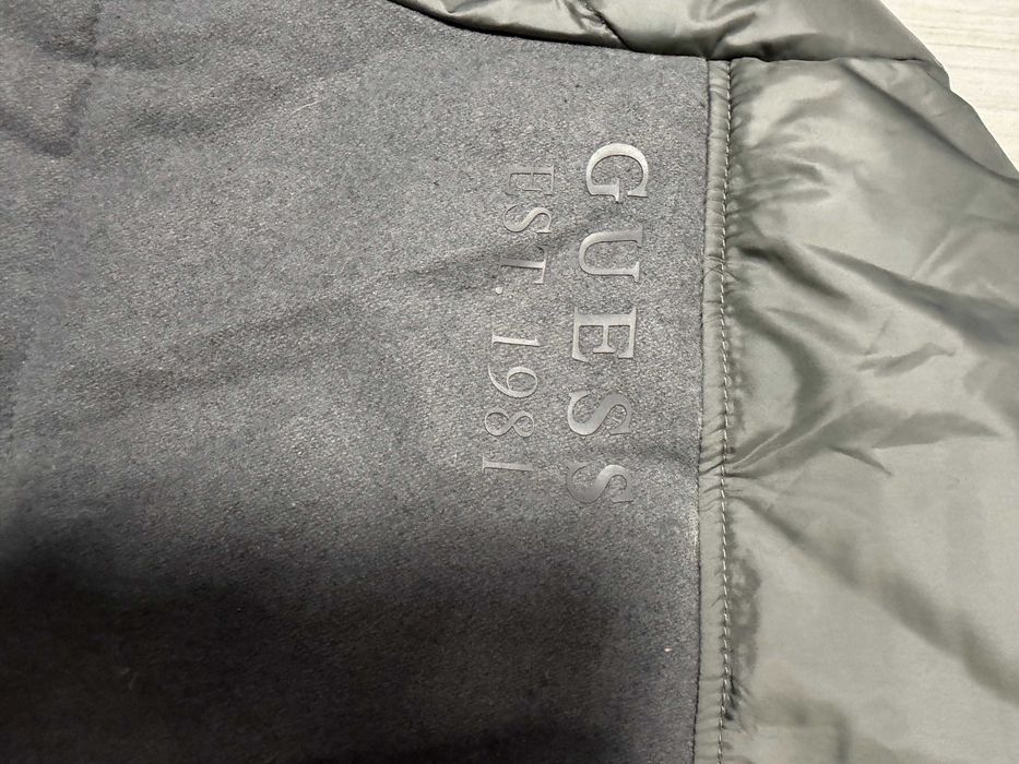 ''GUESS''оригинално мъжко зимно яке Л размер