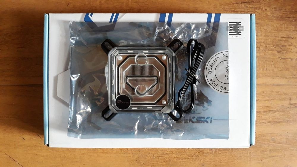 Радиатор ВОДОБЛОК CPU + фитинги уголки, заглушка и клапан.