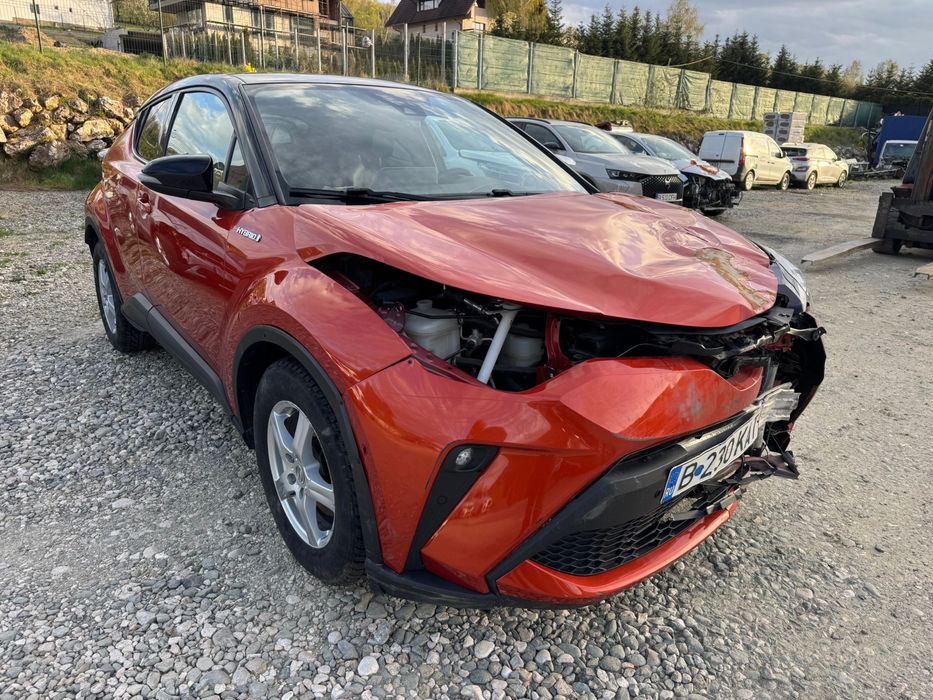 Toyota chr facelift avariat