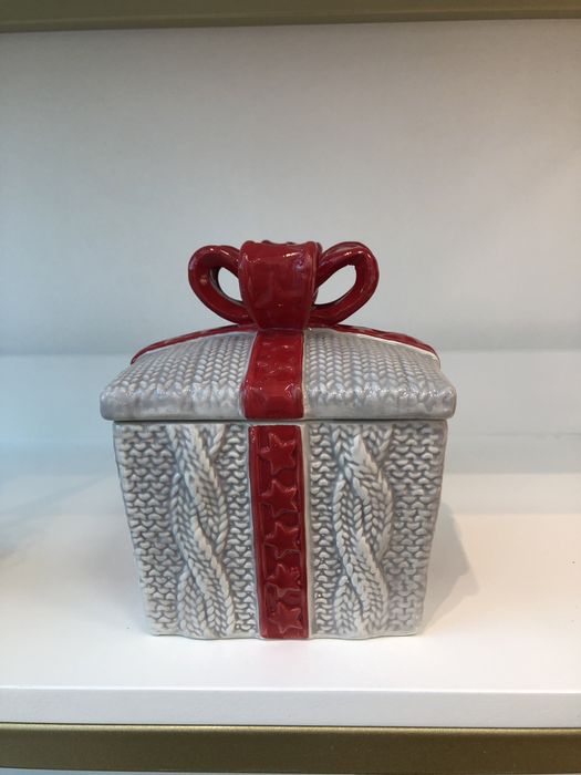 Декор. керамическая шкатулка 10000т