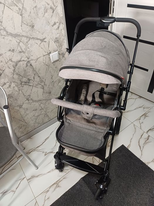 Продаётся фирменный коляска Belecoo