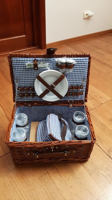 Cos pentru picnic, Zolta, 4 persoane, nou.