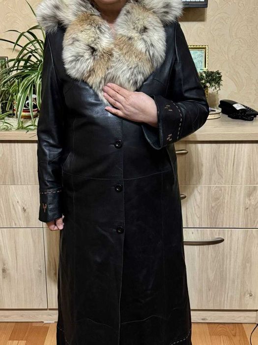 Длинная коженный плащь  сд в турции черн цв размер 50