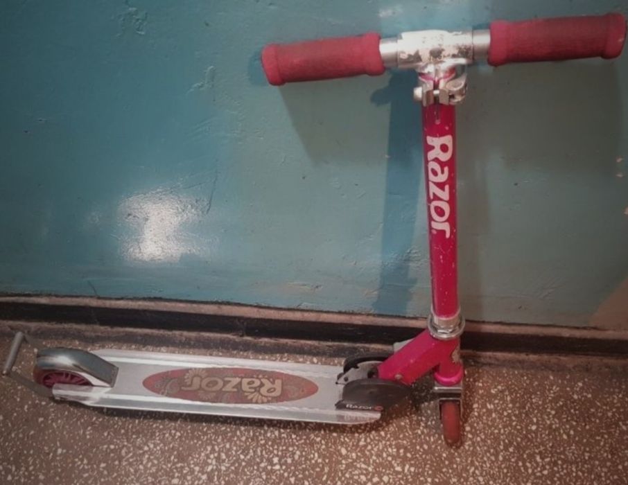 Vand trotineta Razor+Trotineta Oxello 4 roti(Germania )