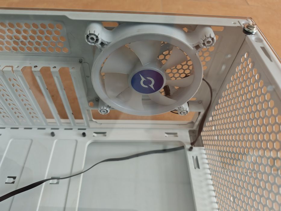 Carcasa Aqirys alba RGB