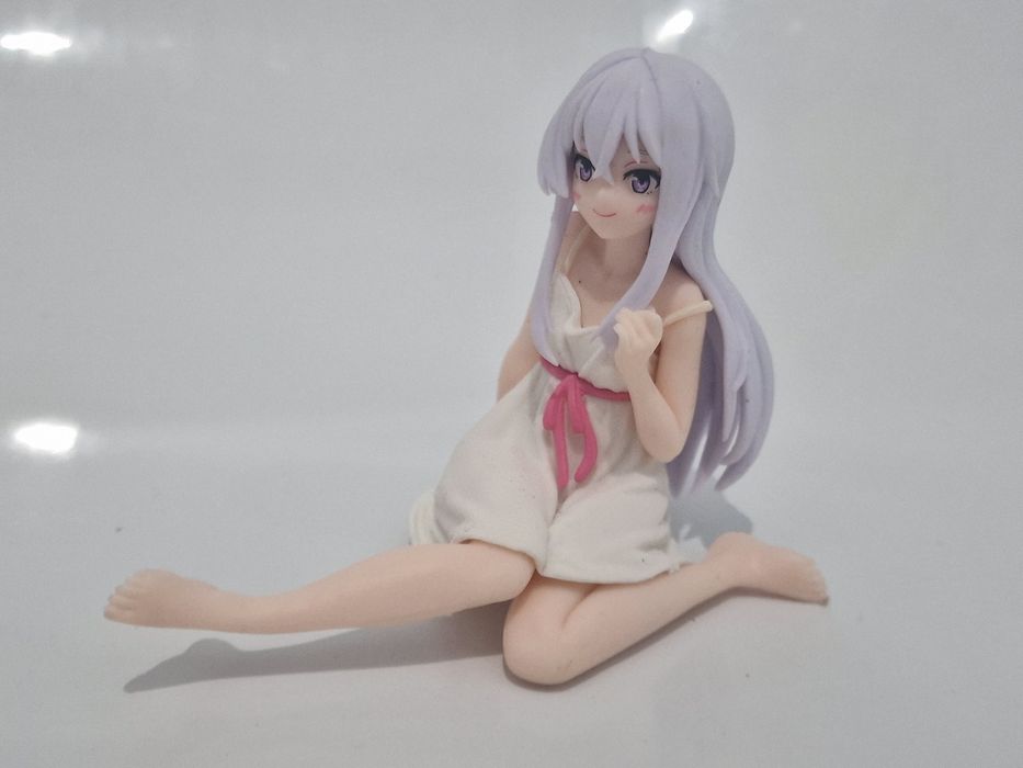 Аниме фигурка девушка