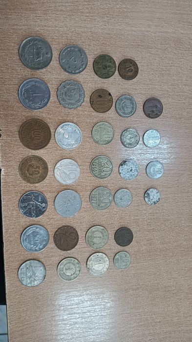 Vând monede vechi din mai multe țări Libia Ungaria Republica Italiană