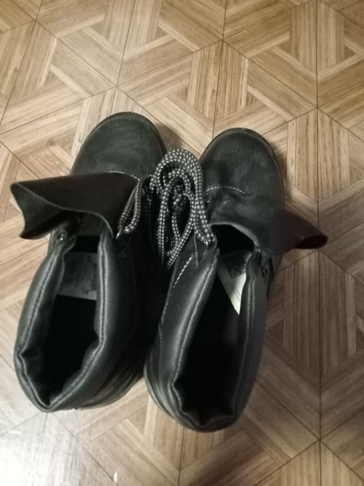 Продам новые рабочие ботинки