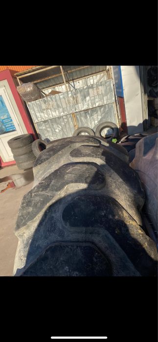 Vand 2 cauciucuri buldoexcavator 16.9-30 MITAS