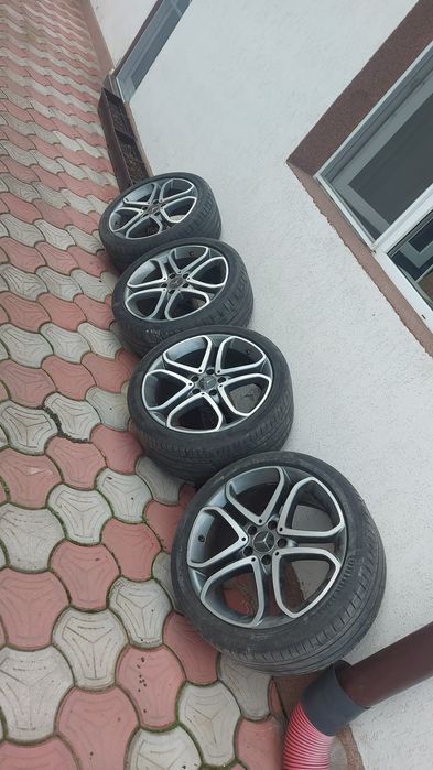 Vând jante Mercedes R18