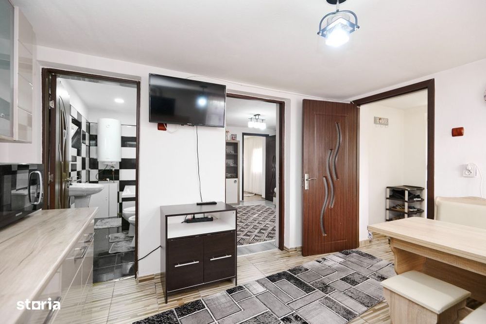 Casa  + anexa in Com.  Petresti, Sat Gherghesti - Dambovita
