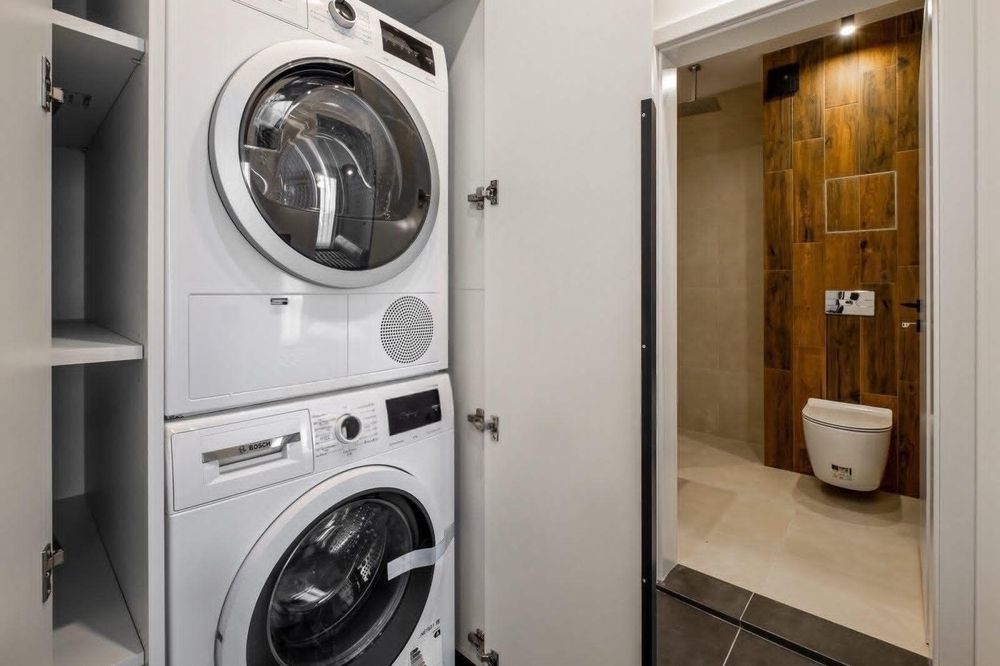 Тристаен апартамент с ПАРКОМЯСТО  в ж.к. Малинова долина.