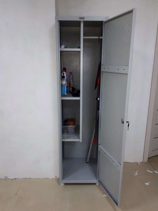 Металлические шкафы — в продаже