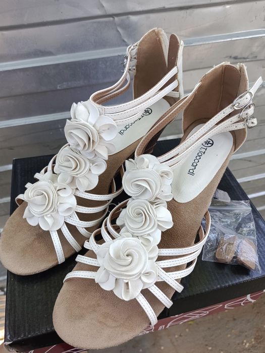 Красивые босоножки