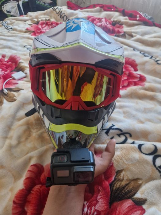 Vand casca Enduro Cross cu ochelari la pachet