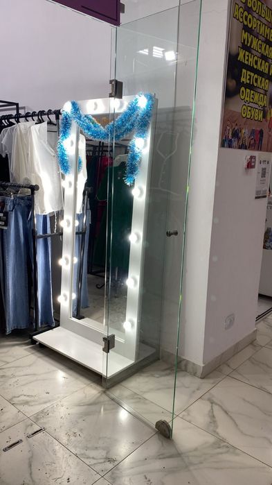 Продам зеркало с лампами
