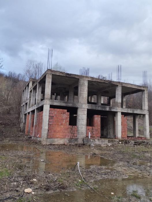 Teren 5.000 mp Fieni-Buciumeni | Fundație inclusă | Ideal Pensiune/Casă