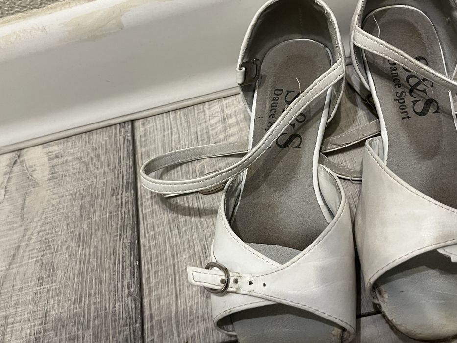 Продаю бальные туфли кожаные