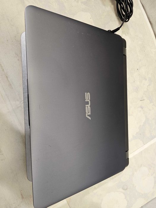 Laptop ASUS VivoBook 14 F407UA - Intel Core i5 Gen 8, 16GB RAM, SSD + HDD, Baterie Ok