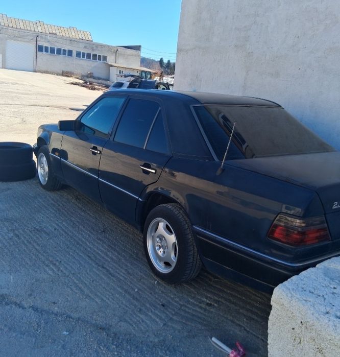 Mercedes W124 на части!