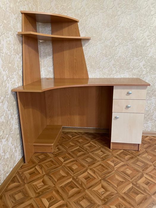 Продам компьютерный стол